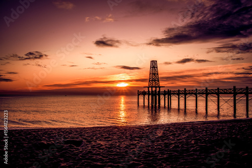 Ponton de Leucate en France sur son couché de soleil