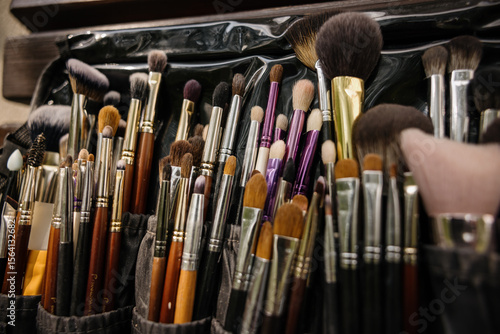 make up brushes in a box