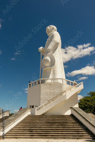 Statue of Father Cicero in Juazeiro do Norte, Ceará
The Statue of Father Cicero, 27 meters high, is one of the main monuments of Ceará, located on Colina do Horto, in Juazeiro do Norte.