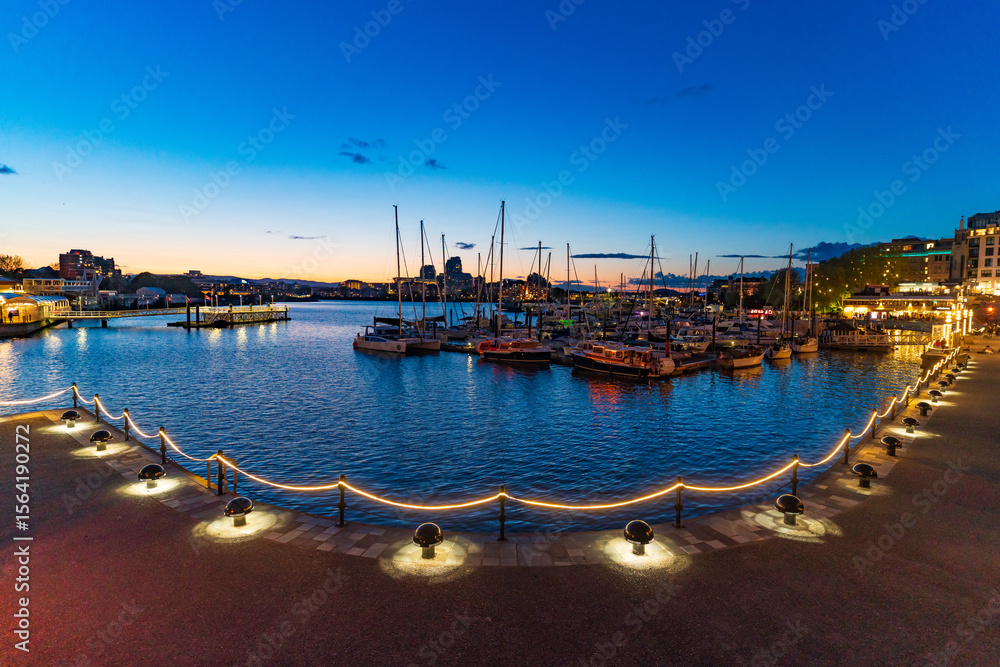 Fototapeta premium Inner Harbour with boats at evening in Victoria, Canada