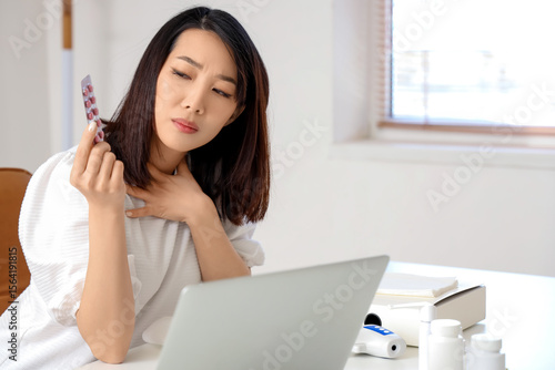 Ill Asian businesswoman wit...