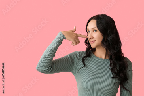 Portrait of pretty young wo...