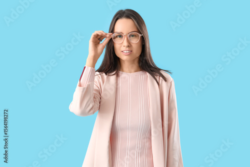 Young woman in eyeglasses o...