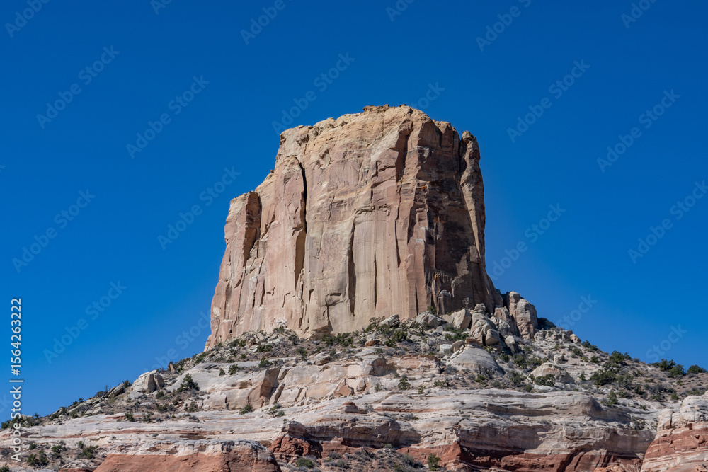 Fototapeta premium Square Butte is a sandstone summit located on Navajo Nation land, in Coconino County of northern Arizona. Carmel Formation with Entrada Sandstone,San Rafael Group.