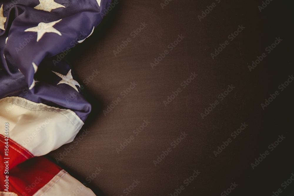Naklejka premium American flag on chalkboard