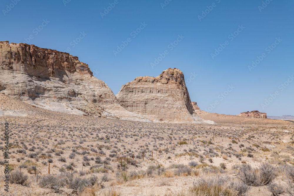 Fototapeta premium Dakota Formation with Entrada Sandstone (Middle Jurassic), Alluvial gravel. Stud Horse Point / Amangiri, Canyon Point in the Glen Canyon National Recreation region of Utah. U.S. Route 89 (US 89) 