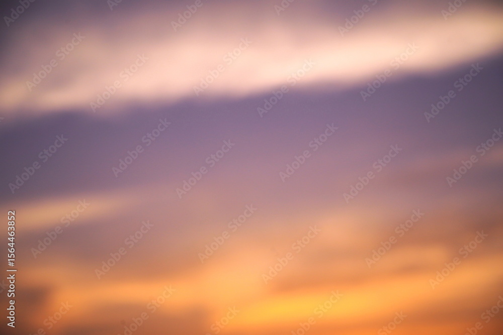 Fototapeta premium 朝焼け空をぼかした背景素材