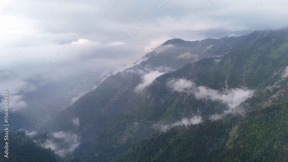 Obraz premium Mystical Forest Valley Covered in Clouds – Drone View of Himalayan Hills
