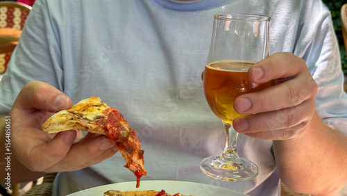 Billede på lærred A jovial afternoon, savoring tangy pizza and amber ale, perfect for Oktoberfest'