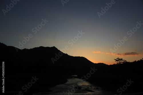 Wallpaper Mural sunset and the sillhouette object Torontodigital.ca