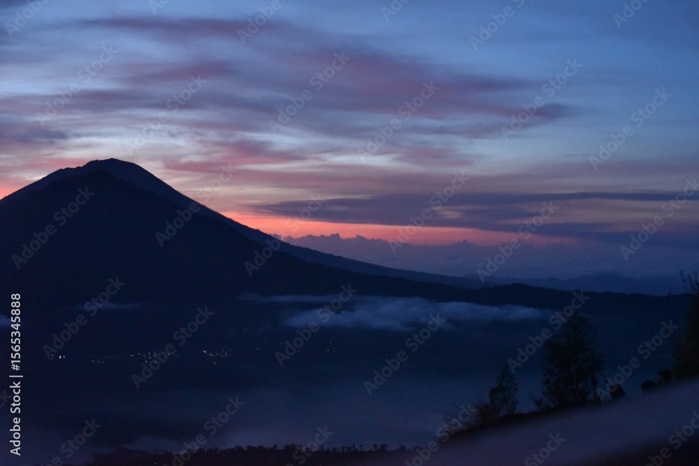 Naklejka premium sunrise over the mountains