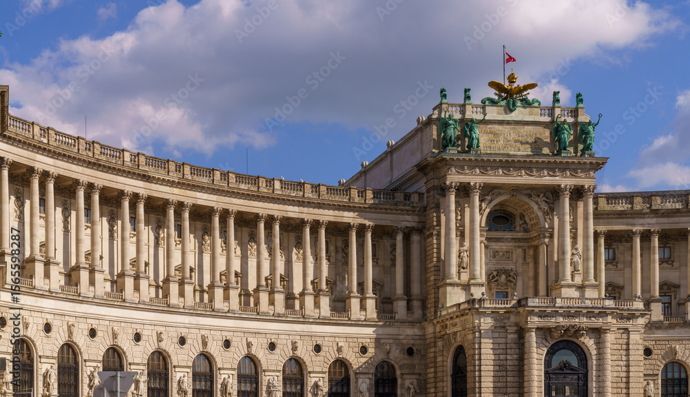Fototapeta premium Curved colonnade of Neue Burg wing at Hofburg Palace in Vienna
