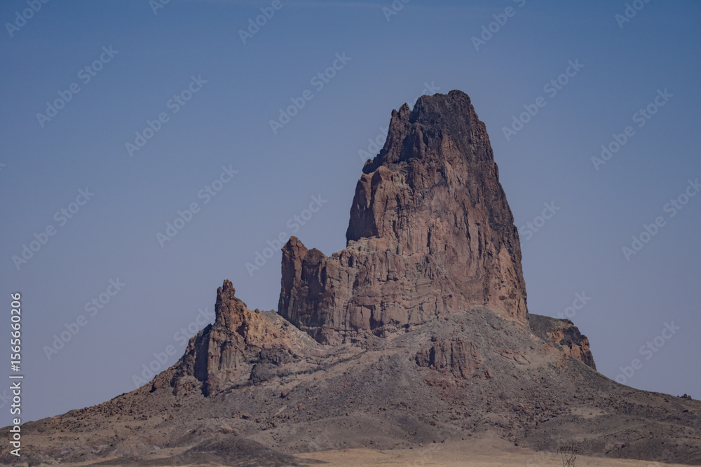 Fototapeta premium Agathlan / Agathla Peak is an eroded volcanic plug consisting of volcanic breccia / Intrusive breccia ( Ti ). south of Monument Valley, Arizona. U.S. Route 163 (U.S. Highway 163, US 163)