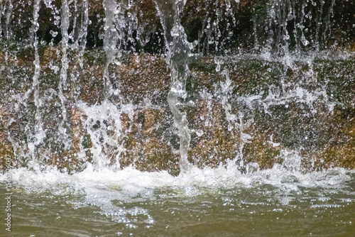 Wallpaper Mural Agua cayendo de una cascada Torontodigital.ca