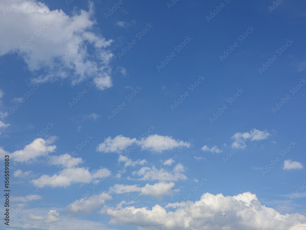 Naklejka premium blue sky with clouds