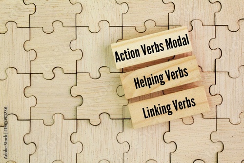 Fotografija The three main verb types in English grammar are action verbs, linking verbs, and auxiliary verbs