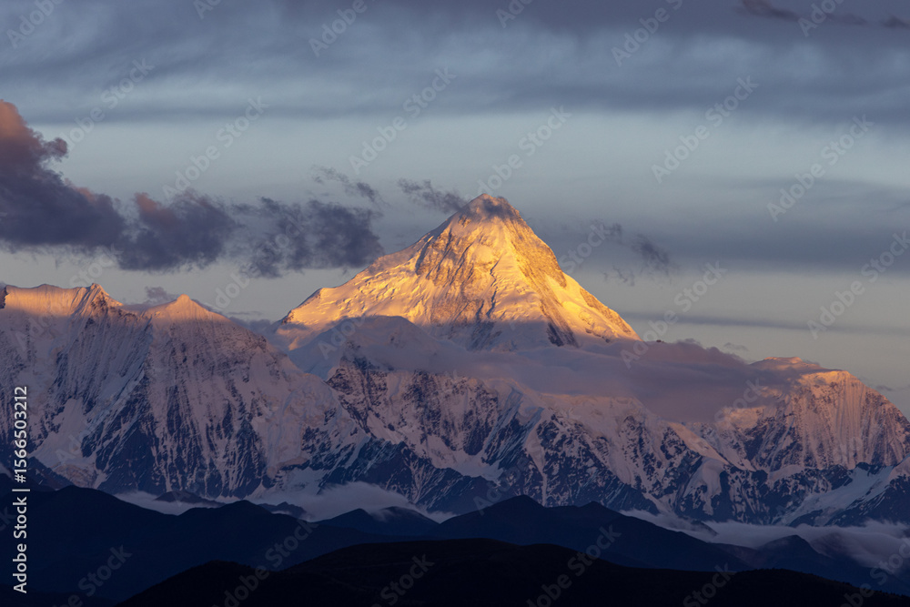 Fototapeta premium sunrise in the mountains