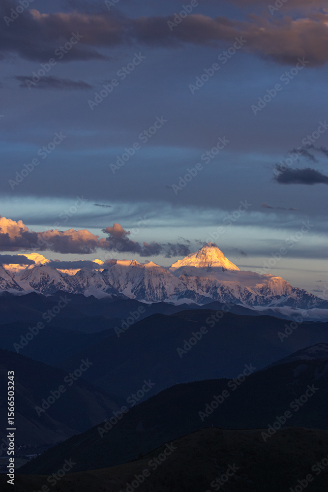 Obraz premium sunset over the mountains