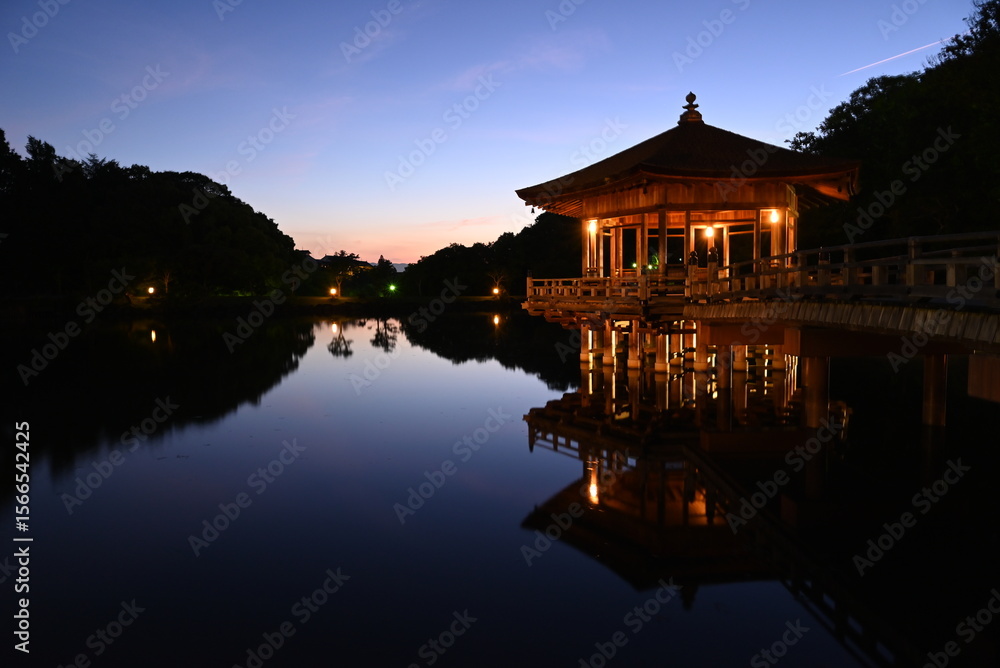 Fototapeta premium 奈良公園・浮見堂の夕景