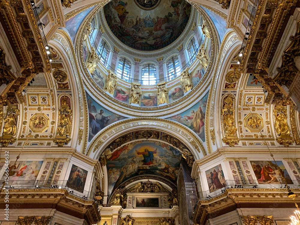 Fototapeta premium Interior of the St. Isaac's Cathedral in Saint Petersburg, Russia