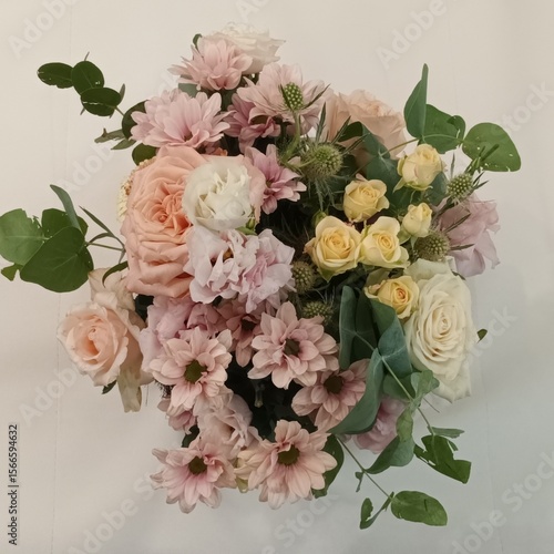 Bouquet di fiori con colori pastelli molto raffinato.