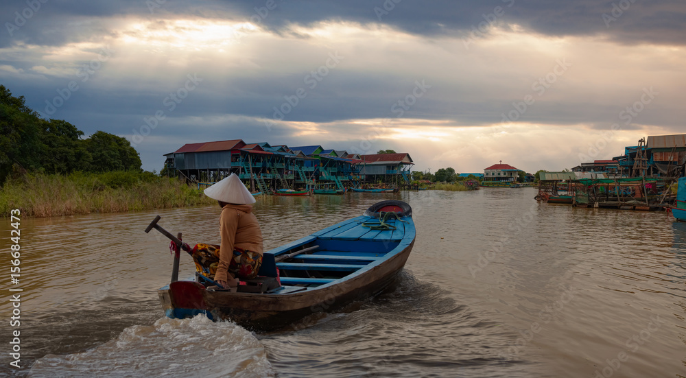 Obraz premium Tonle Sap lake, Siem reap Province, Cambodia. Fisherman in his boat, Floating village of Kompong Phluk, Cambodia.