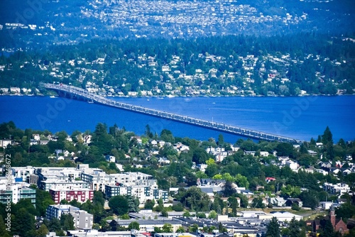 Fototapeta Naklejka Na Ścianę i Meble -  The Lacey V. Murrow Memorial Bridge carrying traffic on Interstate 90 across Lake Washington, connecting Seattle to Mercer Island