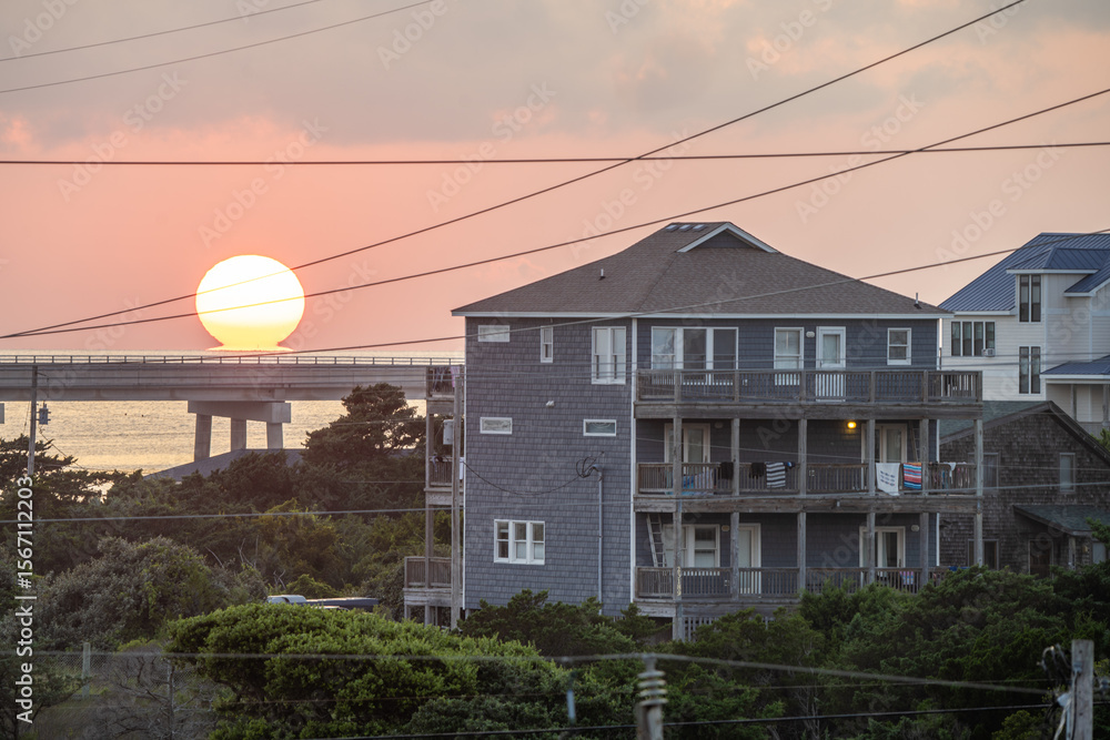 Obraz premium The Sun Setting Behind the Jug Handle Bridge in Rodanthe North Carolina Outer Banks