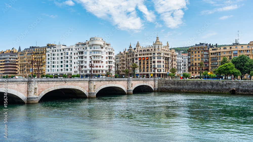 Naklejka premium Santa Catalina Bridge crossing the Urumea River in the city of San Sebastian, Basque Country.