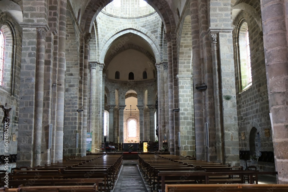 Fototapeta premium Eglise collégiale Saint-Pierre du Dorat, église romane, village Le Dorat, département de la Haute Vienne, France