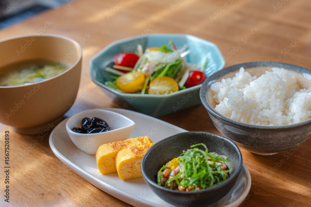 Traditional Japanese Breakfast with Miso Soup and Natto / 納豆と味噌汁の和朝食
Traditional Japanese Breakfast with Miso Soup and Natto / 納豆と味噌汁の和朝食
