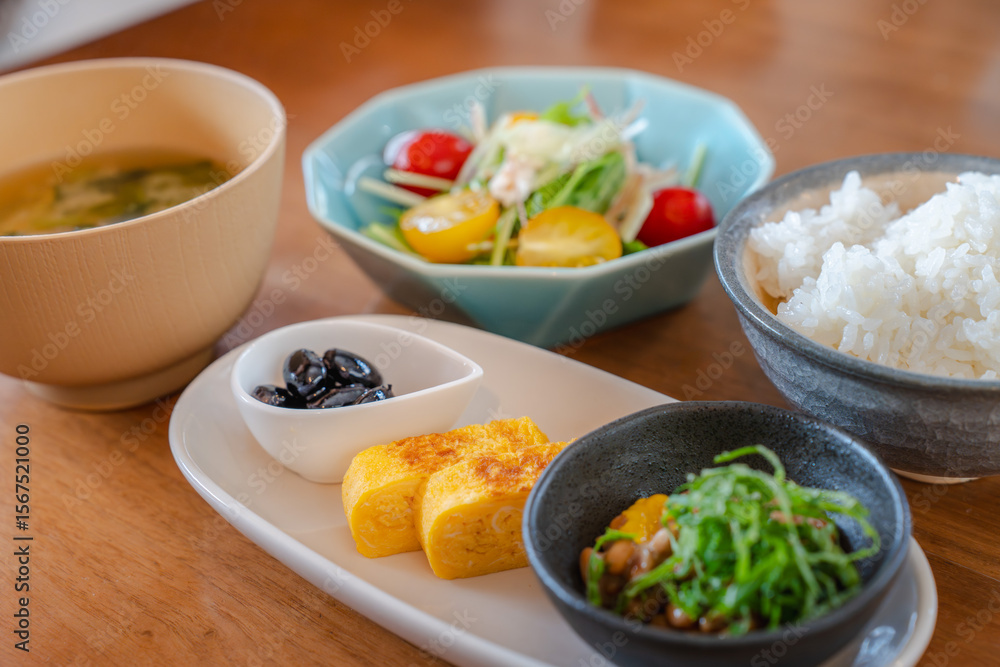 Traditional Japanese Breakfast with Miso Soup and Natto / 納豆と味噌汁の和朝食
Traditional Japanese Breakfast with Miso Soup and Natto / 納豆と味噌汁の和朝食
