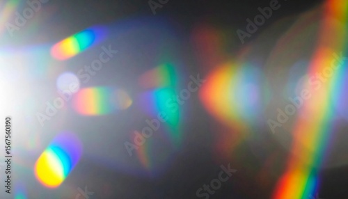 光のプリズムが描く抽象的な背景　フィルム風の美しい光の漏れ