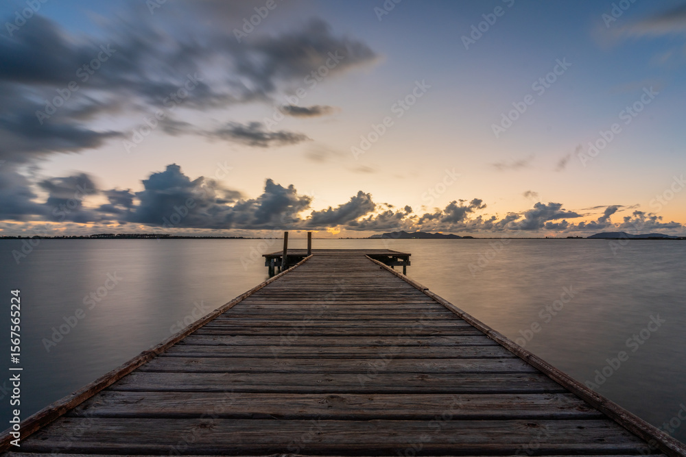 Obraz premium sunset on the pier