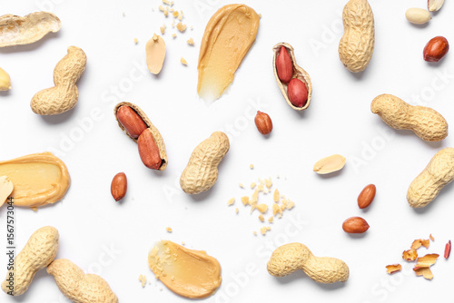 Composition with peanuts an...