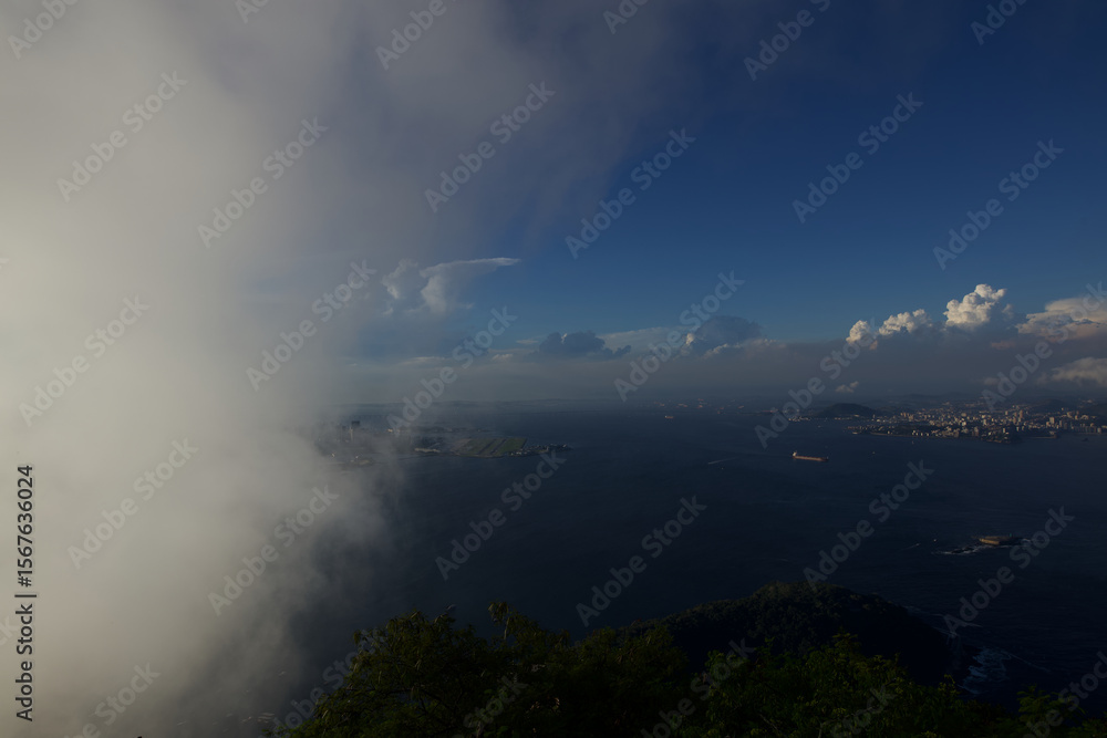 Fototapeta premium Blick über Rio Panorama Weitwinkel Wolken Rio de Janeiro Salvador Maceio Recife Praia Santa Cruz de Tenerife Lissabon Alicante Barcelona Marseille Brasilien Süd Amerika Europa Frühling
