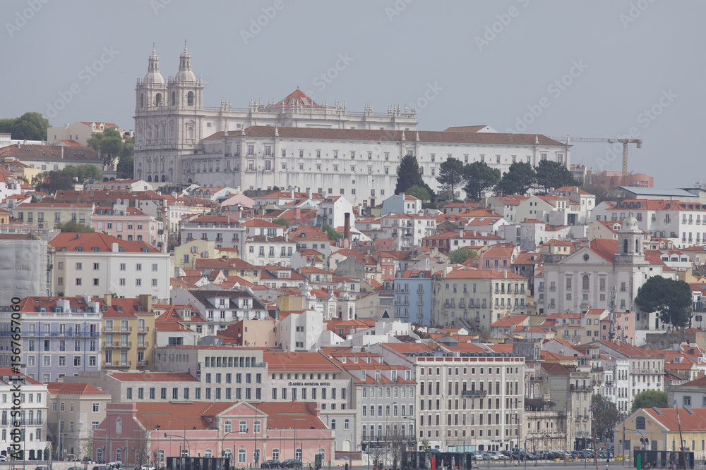 Fototapeta premium Stadtansicht Lissabon, Transatlantik Kreuzfahrt Rio de Janeiro Salvador Maceio Recife Praia Santa Cruz de Tenerife Lissabon Alicante Barcelona Marseille Brasilien Süd Amerika Europa Frühling