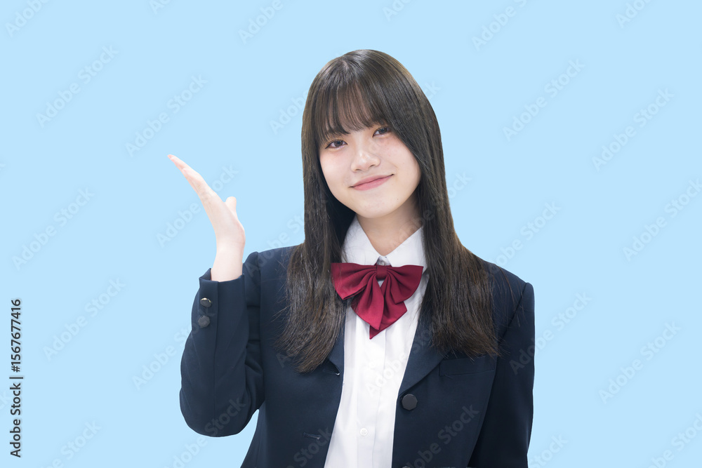 塾や予備校などの大学受験イメージ女子高生 お勧めや紹介 水色背景 塾や予備校などの大学受験イメージ女子高生 お勧めや紹介 水色背景