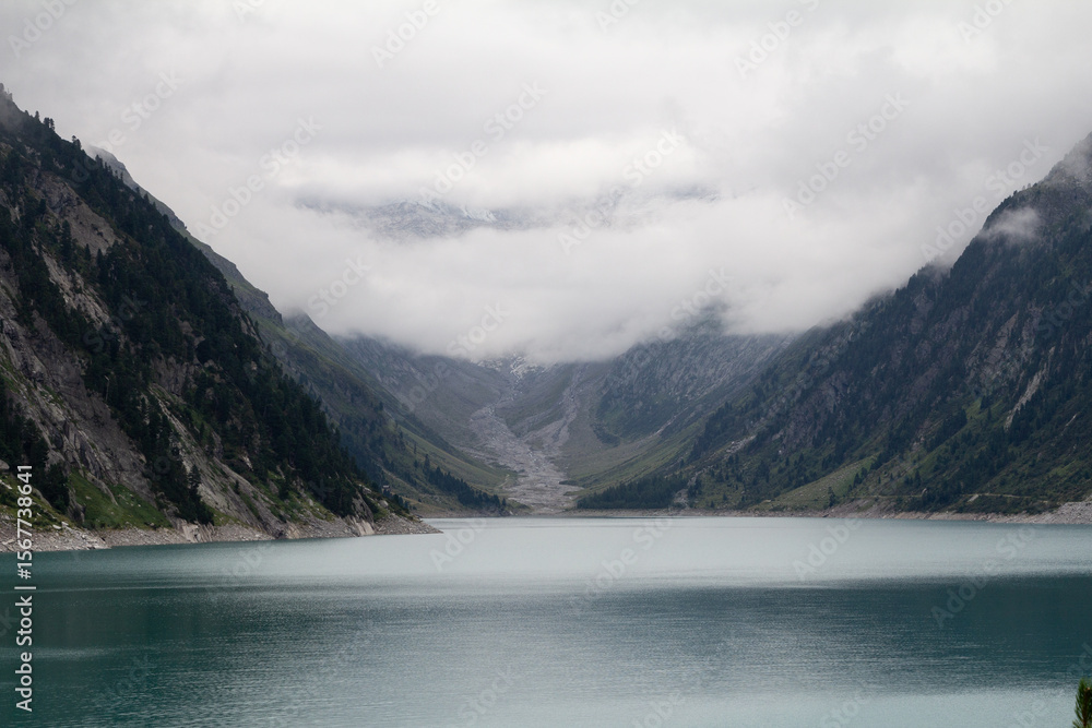Obraz premium Turquoise Alpine Lake in Zillertal Alps