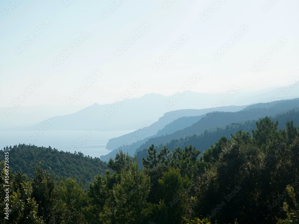 Fototapeta premium Meer mit Bergen