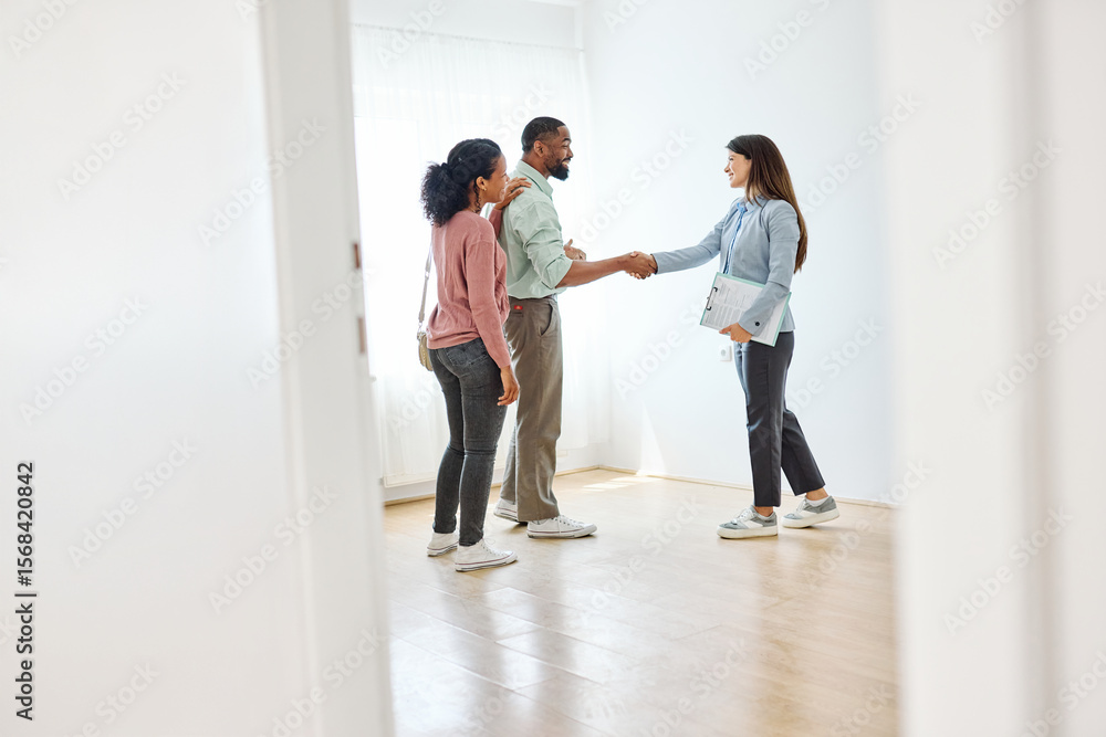 Fototapeta premium Female Real Estate Agent Selling And Showing The Modern Apartment To His Young Clients couple and shaking hands agreement deal In The Apartment