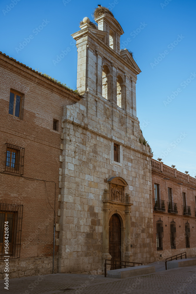 Obraz premium Street photography in Alcala de Henares, Madrid, Spain. Mayor street (calle Mayor) and main square.