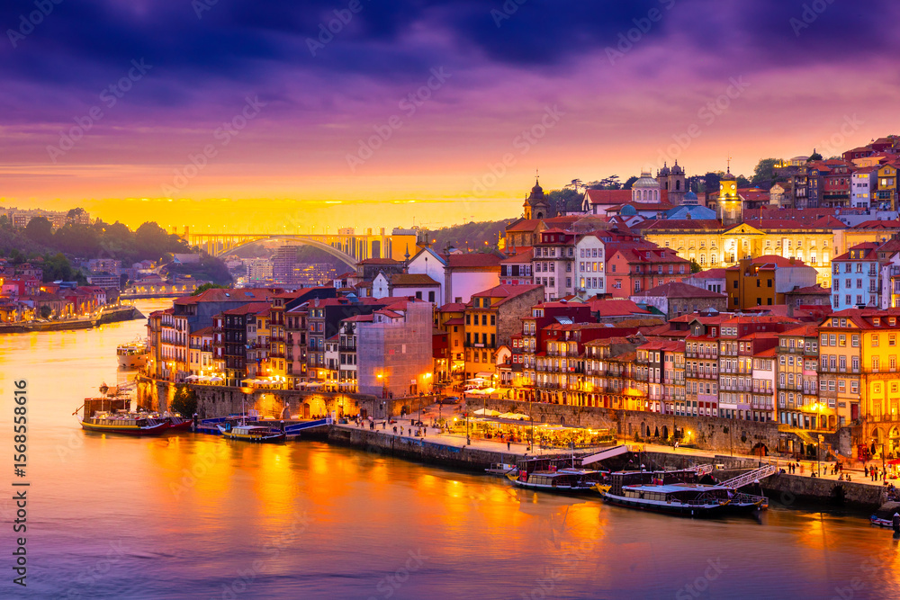 Fototapeta premium Beautiful view of the city of Porto on a beautiful summer evening. Porto, Portugal
