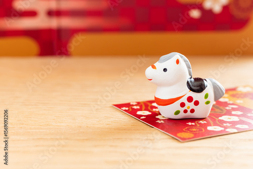 2026年かわいい午年の年賀状　日本のお正月写真素材　赤