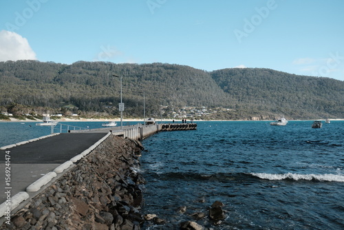 Fotografie Pirates Bay's scenic view of the boat ramp near the popular blowhole at Pirates Bay