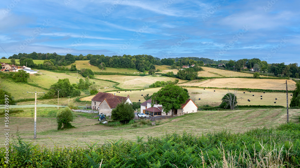 Obraz premium Paysage rural de la région bourguignonne du Morvan autour de Mesvres