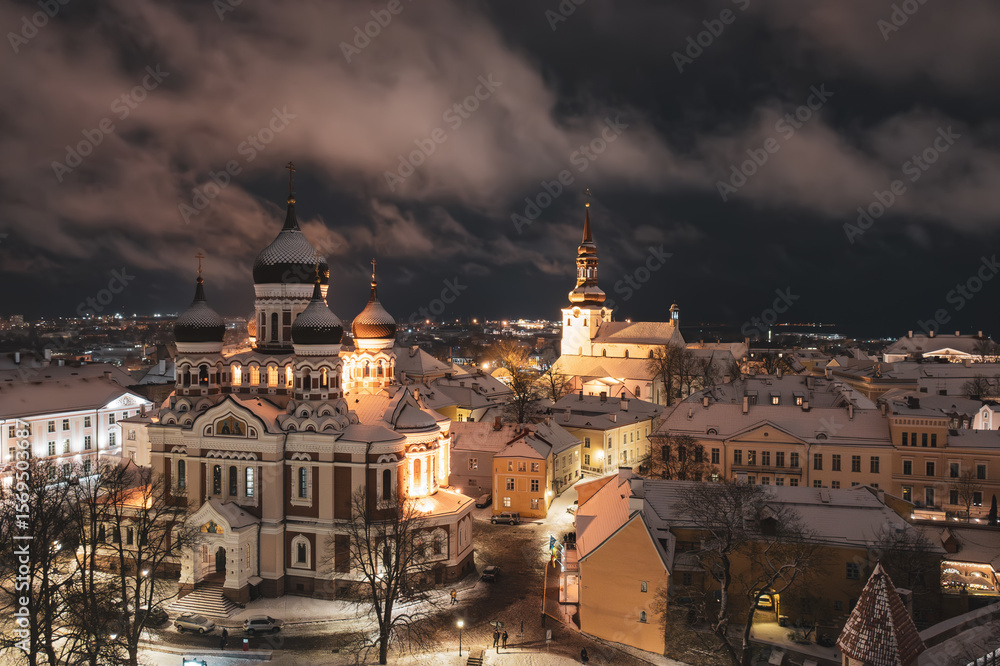 Obraz premium Aerial night View of Tallinn in winter with Alexander Nevsky Cathedral, roofs with snow, Christmas mood