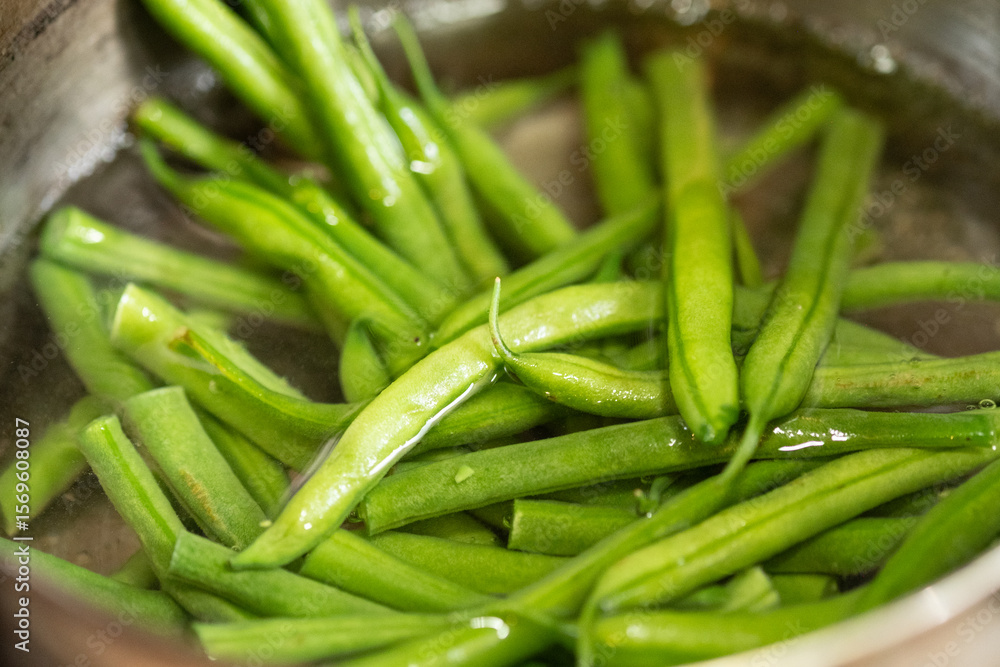 インゲンを茹でているところ インゲンを茹でているところ