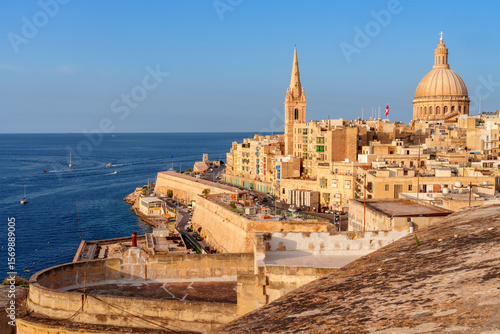 Fotografie Malta Valletta Skyline with Basilica of our Lady of Mount Carmel Dome and St