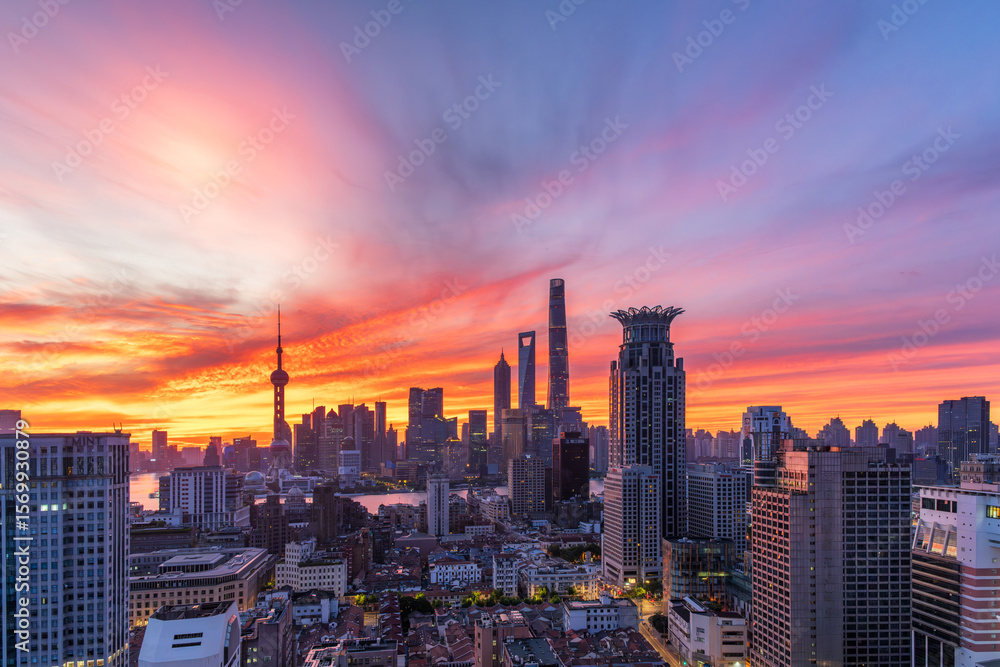 Obraz premium Panoramic Aerial View of Shanghai Cityscape at Twilight